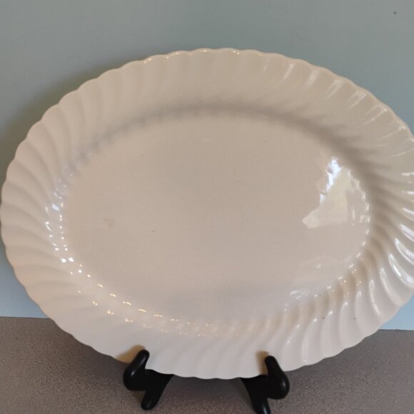 Johnson Bros Regency Pattern White Swirl Oval Platter 13" - Picture 3 of 4